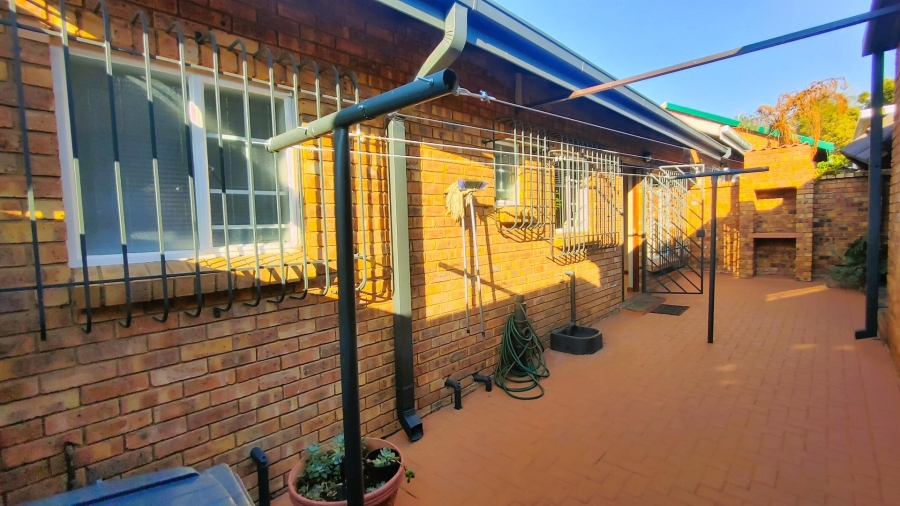 2 Bedroom Property for Sale in Elardus Park Gauteng