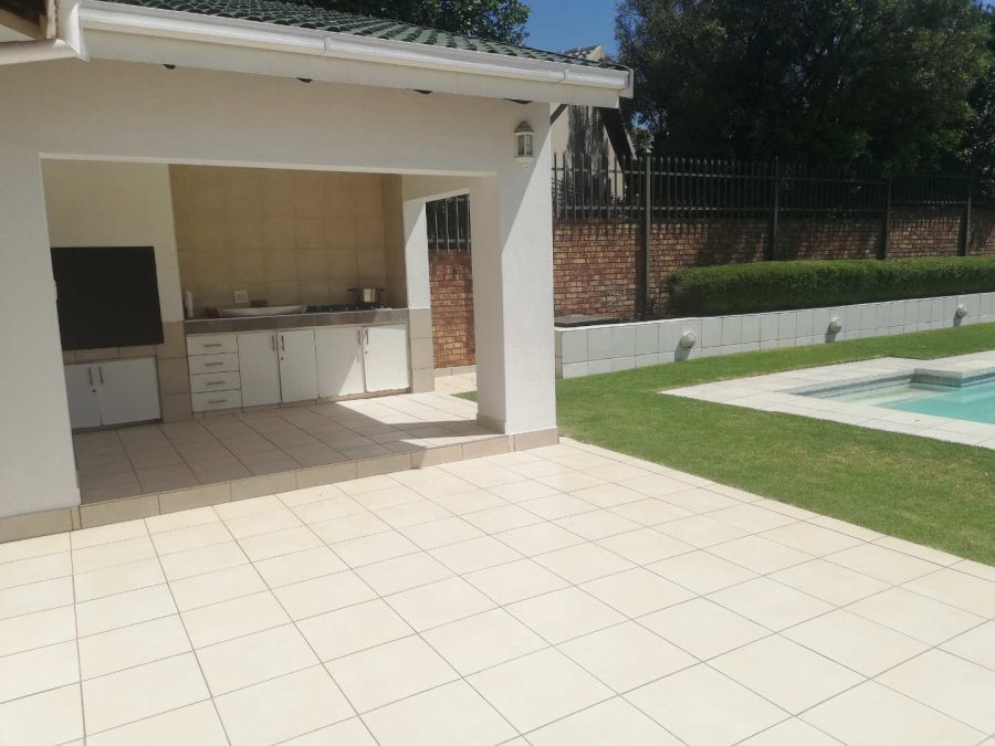 4 Bedroom Property for Sale in Zwartkop Gauteng