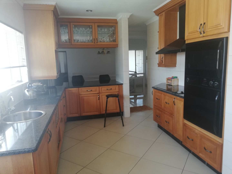 4 Bedroom Property for Sale in Zwartkop Gauteng