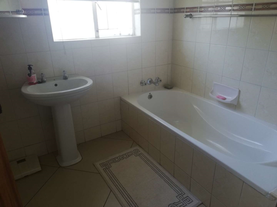 4 Bedroom Property for Sale in Zwartkop Gauteng