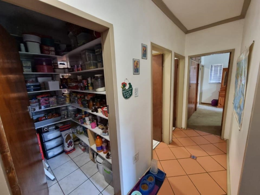 To Let 3 Bedroom Property for Rent in Sinoville Gauteng