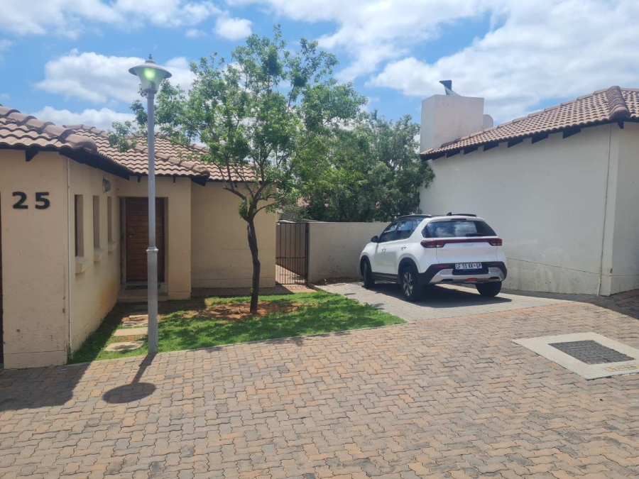 To Let 3 Bedroom Property for Rent in Thatchfield Hills Gauteng
