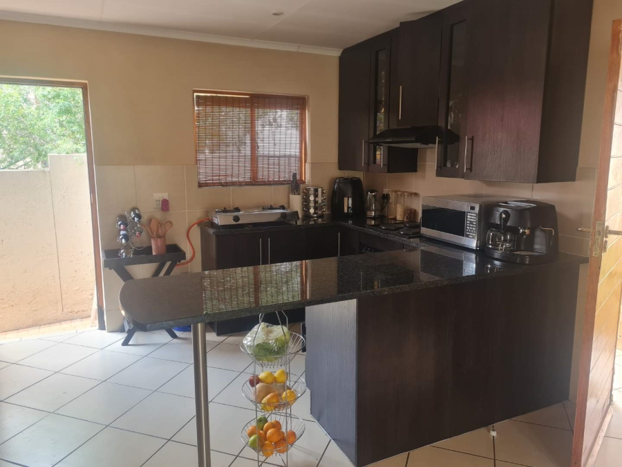 To Let 3 Bedroom Property for Rent in Thatchfield Hills Gauteng
