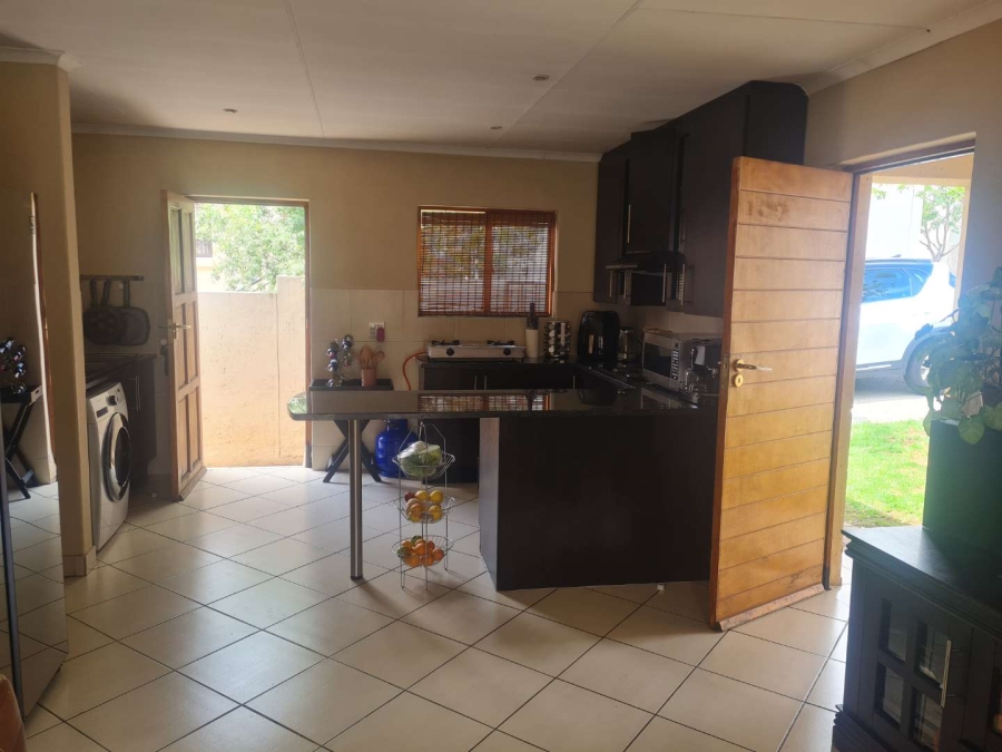To Let 3 Bedroom Property for Rent in Thatchfield Hills Gauteng
