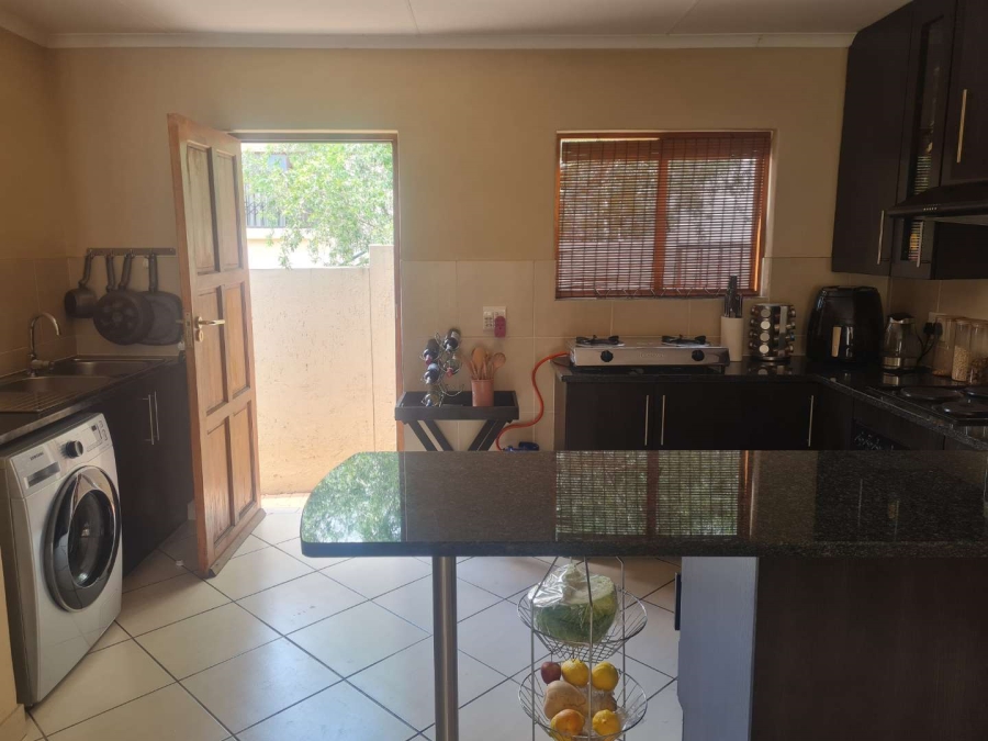 To Let 3 Bedroom Property for Rent in Thatchfield Hills Gauteng