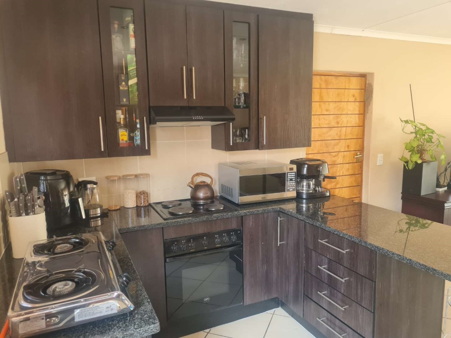 To Let 3 Bedroom Property for Rent in Thatchfield Hills Gauteng