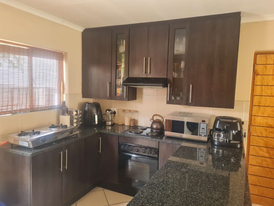 To Let 3 Bedroom Property for Rent in Thatchfield Hills Gauteng