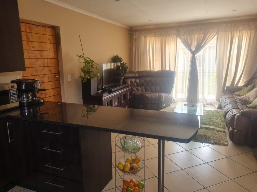 To Let 3 Bedroom Property for Rent in Thatchfield Hills Gauteng