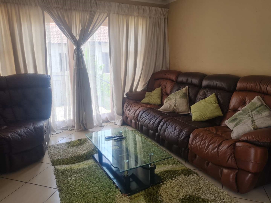 To Let 3 Bedroom Property for Rent in Thatchfield Hills Gauteng