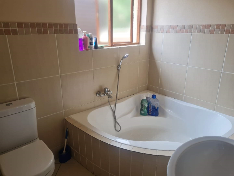 To Let 3 Bedroom Property for Rent in Thatchfield Hills Gauteng