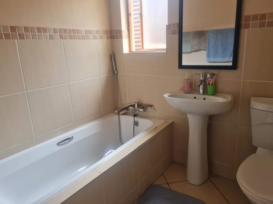 To Let 3 Bedroom Property for Rent in Thatchfield Hills Gauteng
