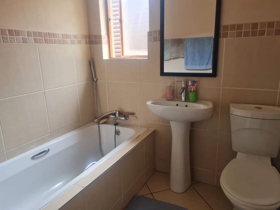To Let 3 Bedroom Property for Rent in Thatchfield Hills Gauteng