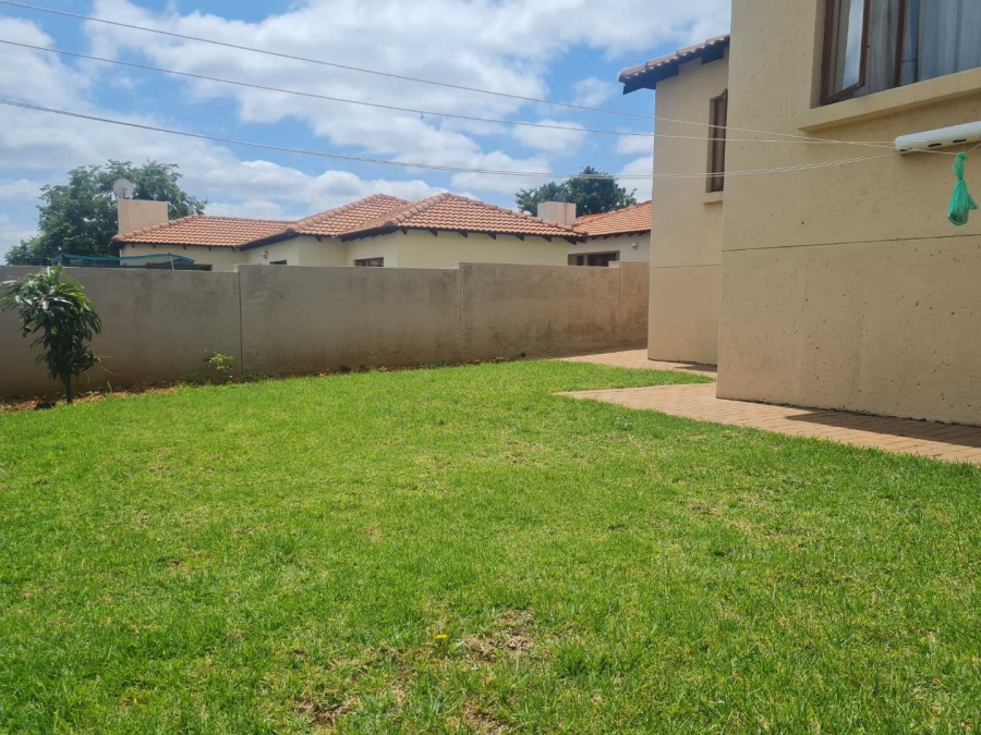 To Let 3 Bedroom Property for Rent in Thatchfield Hills Gauteng
