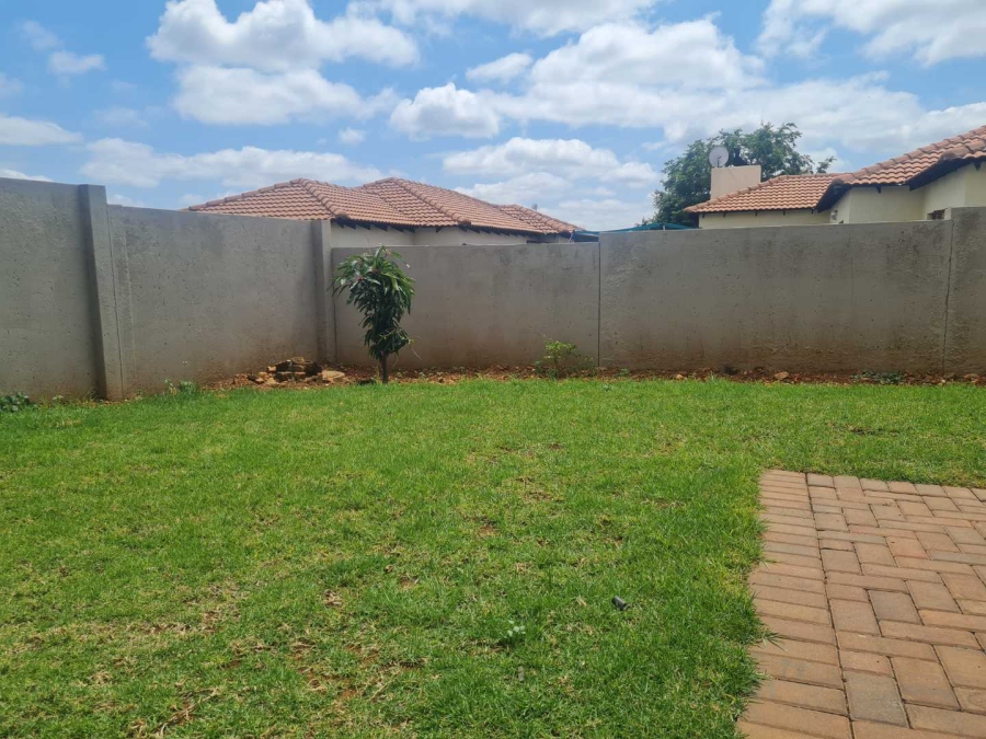 To Let 3 Bedroom Property for Rent in Thatchfield Hills Gauteng