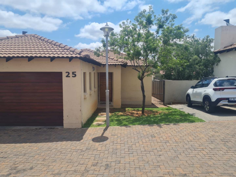To Let 3 Bedroom Property for Rent in Thatchfield Hills Gauteng