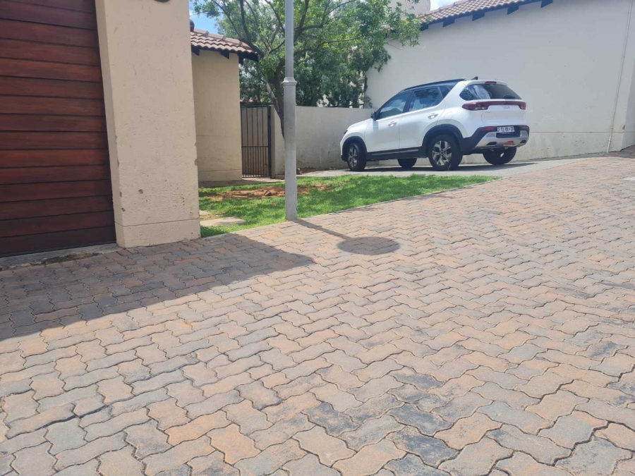 To Let 3 Bedroom Property for Rent in Thatchfield Hills Gauteng