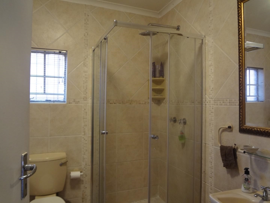 To Let 1 Bedroom Property for Rent in Douglasdale Gauteng