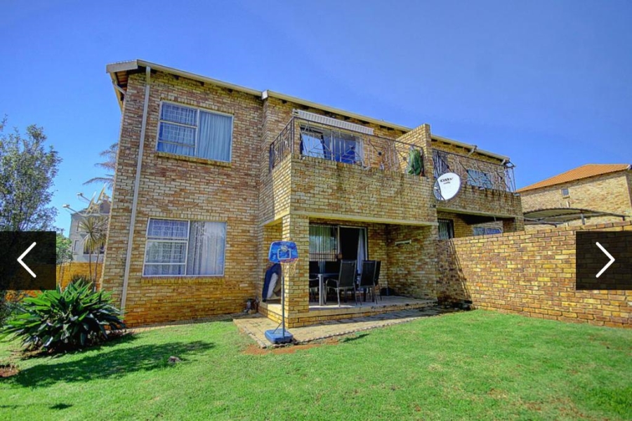 To Let 2 Bedroom Property for Rent in Little Falls Gauteng