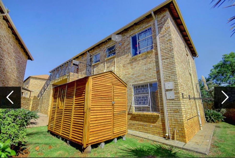 To Let 2 Bedroom Property for Rent in Little Falls Gauteng