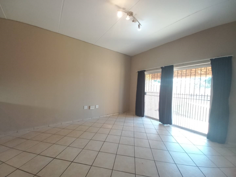 To Let 2 Bedroom Property for Rent in Little Falls Gauteng