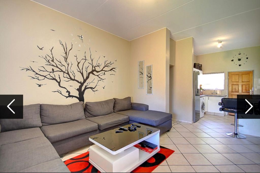 To Let 2 Bedroom Property for Rent in Little Falls Gauteng