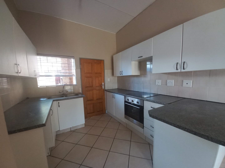 To Let 2 Bedroom Property for Rent in Little Falls Gauteng