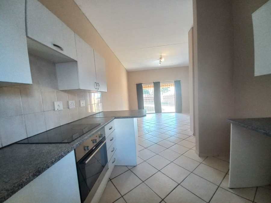 To Let 2 Bedroom Property for Rent in Little Falls Gauteng