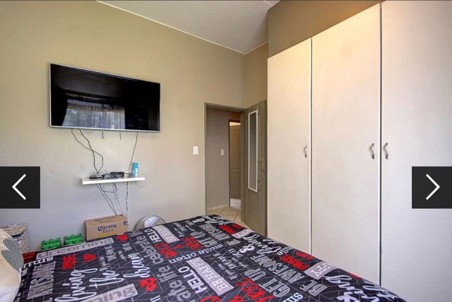 To Let 2 Bedroom Property for Rent in Little Falls Gauteng