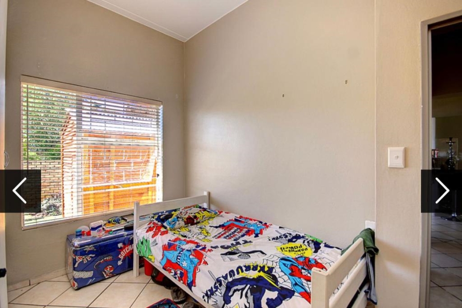 To Let 2 Bedroom Property for Rent in Little Falls Gauteng