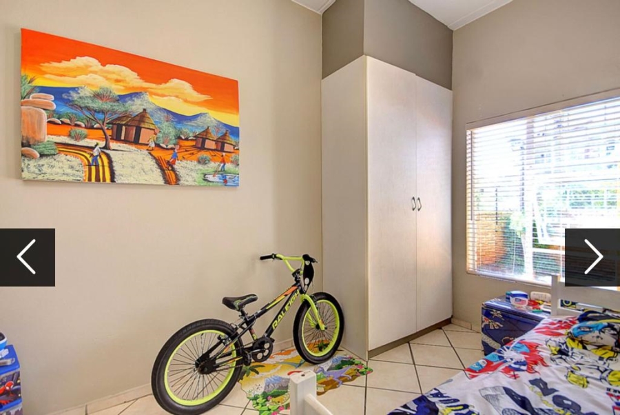 To Let 2 Bedroom Property for Rent in Little Falls Gauteng