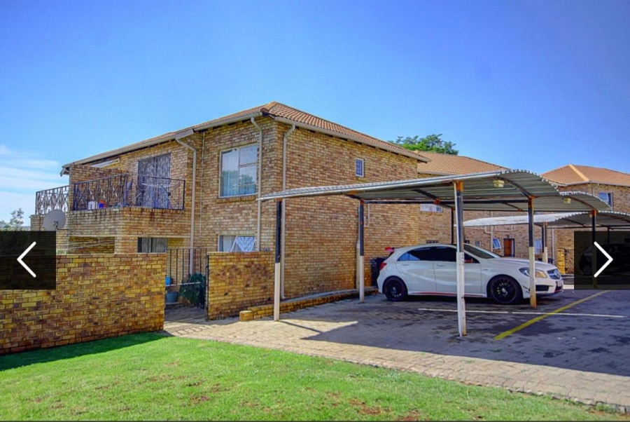 To Let 2 Bedroom Property for Rent in Little Falls Gauteng