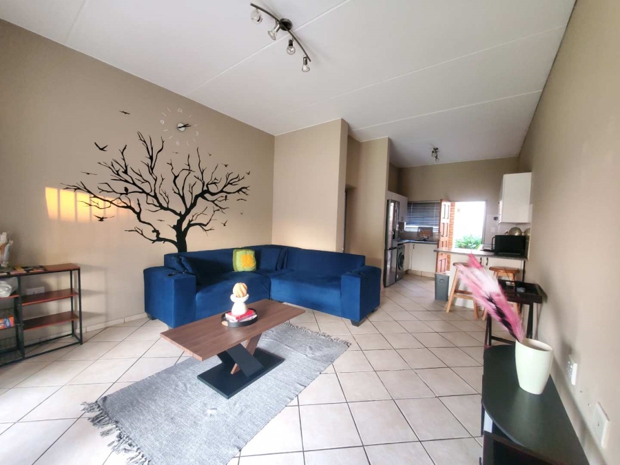 To Let 2 Bedroom Property for Rent in Little Falls Gauteng