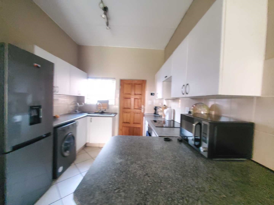 To Let 2 Bedroom Property for Rent in Little Falls Gauteng