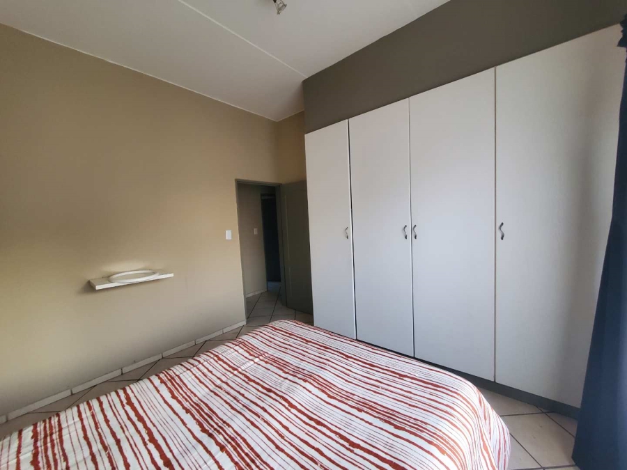 To Let 2 Bedroom Property for Rent in Little Falls Gauteng