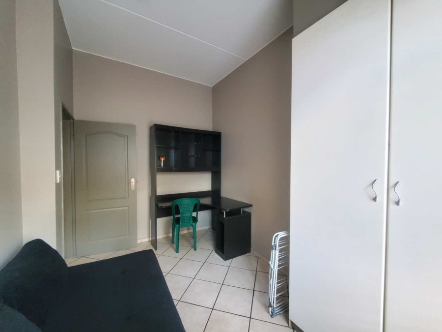 To Let 2 Bedroom Property for Rent in Little Falls Gauteng