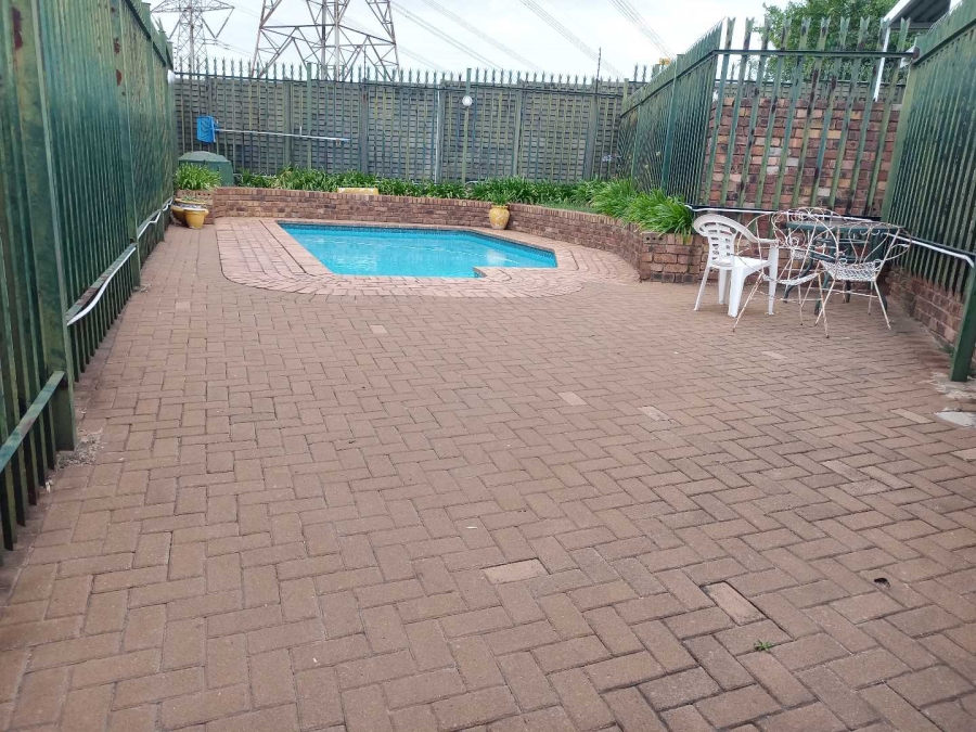 To Let 2 Bedroom Property for Rent in Norkem Park Gauteng
