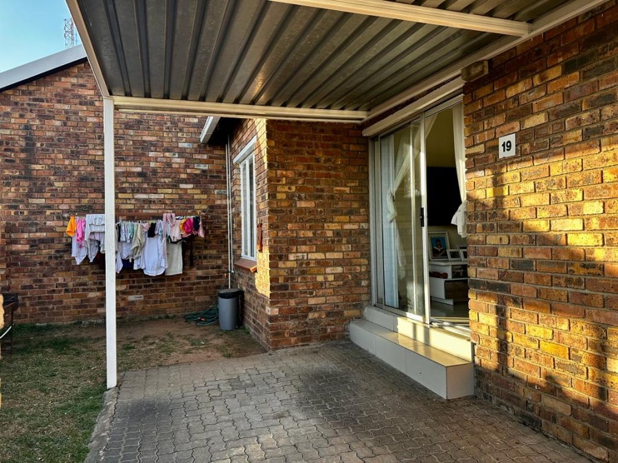 To Let 2 Bedroom Property for Rent in Norkem Park Gauteng