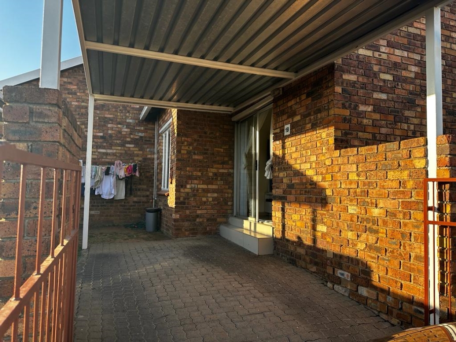 To Let 2 Bedroom Property for Rent in Norkem Park Gauteng