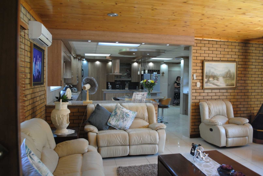4 Bedroom Property for Sale in Golf Park Gauteng