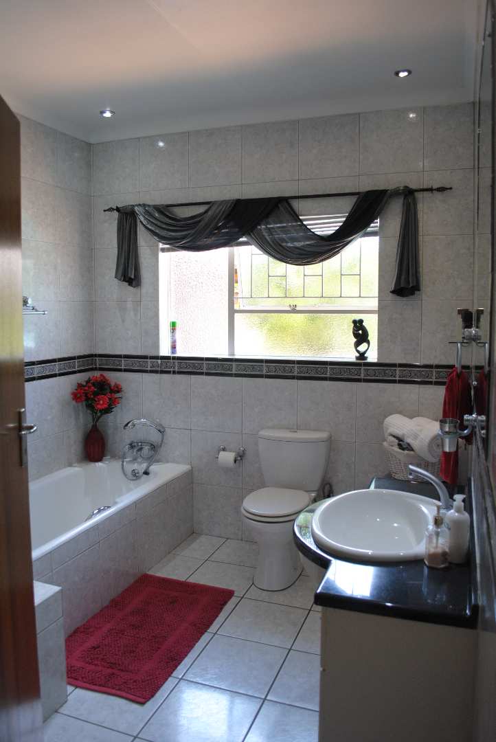 4 Bedroom Property for Sale in Golf Park Gauteng