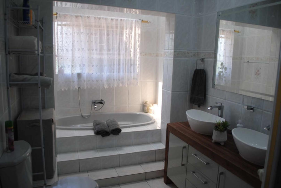 4 Bedroom Property for Sale in Golf Park Gauteng