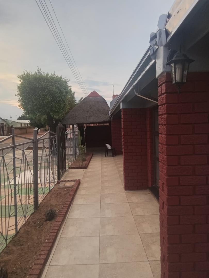 4 Bedroom Property for Sale in Soshanguve GG Gauteng