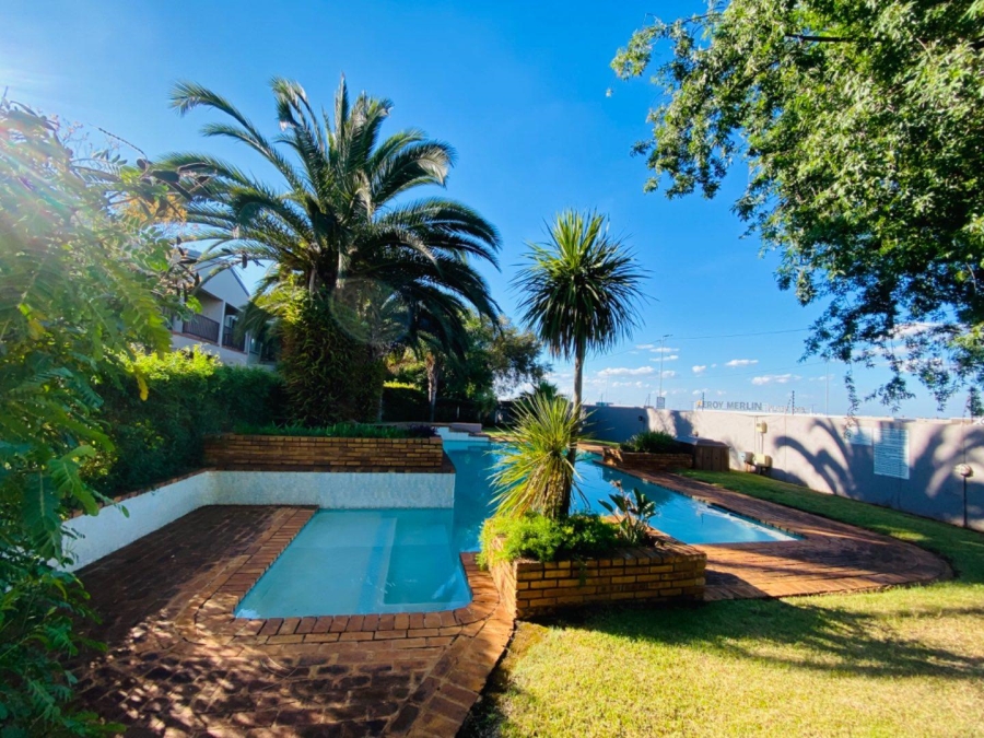 2 Bedroom Property for Sale in Little Falls Gauteng