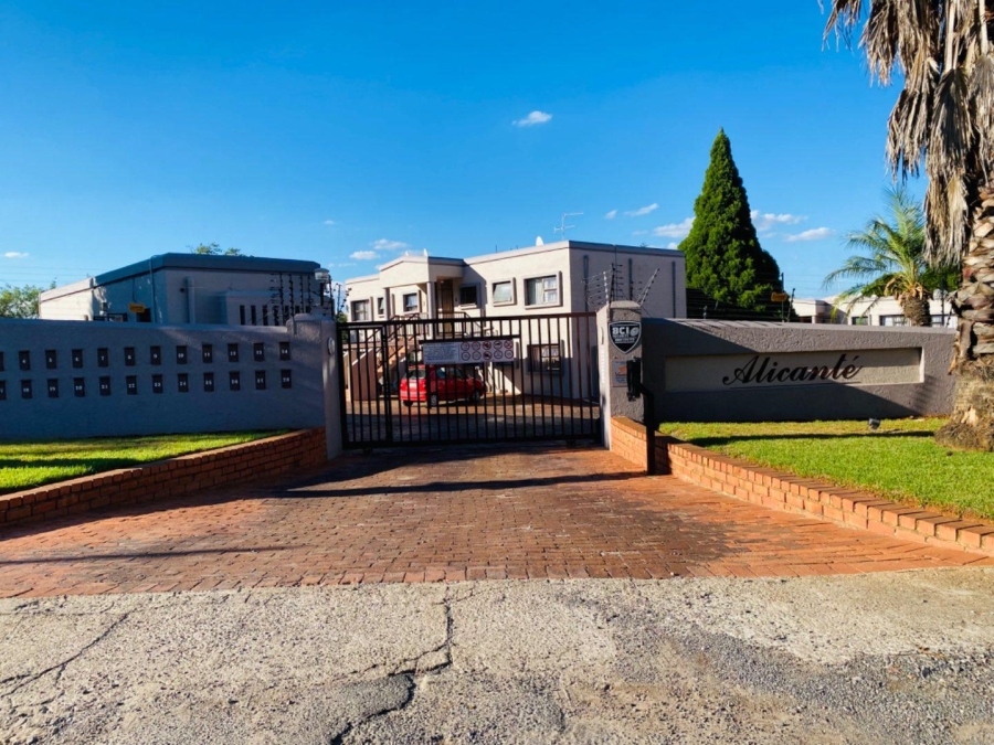 2 Bedroom Property for Sale in Little Falls Gauteng