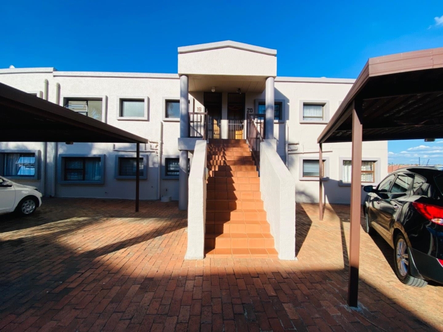 2 Bedroom Property for Sale in Little Falls Gauteng