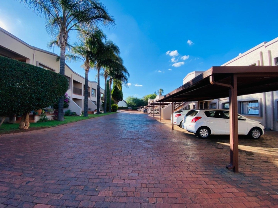 2 Bedroom Property for Sale in Little Falls Gauteng