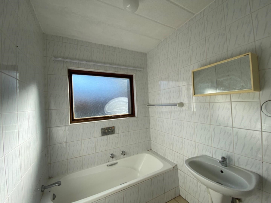 2 Bedroom Property for Sale in Little Falls Gauteng