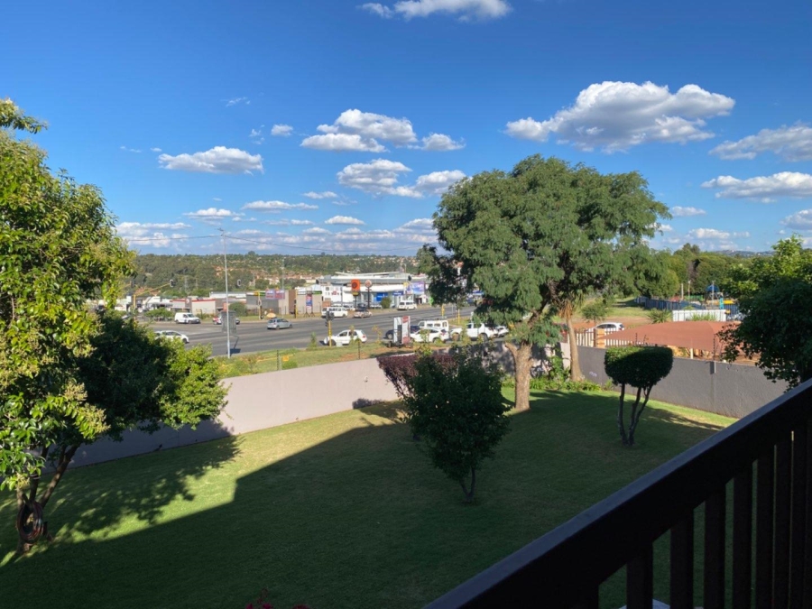 2 Bedroom Property for Sale in Little Falls Gauteng