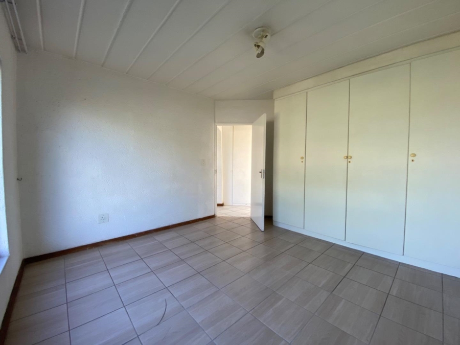 2 Bedroom Property for Sale in Little Falls Gauteng