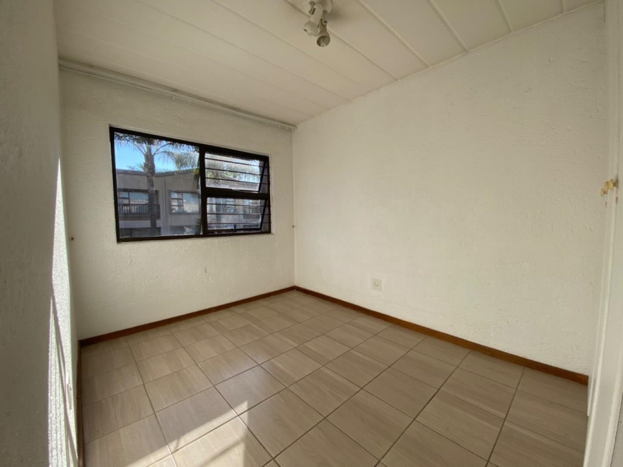 2 Bedroom Property for Sale in Little Falls Gauteng